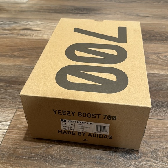 YEEZY Boost 700 Inertia Size 12 - Picture 7 of 11